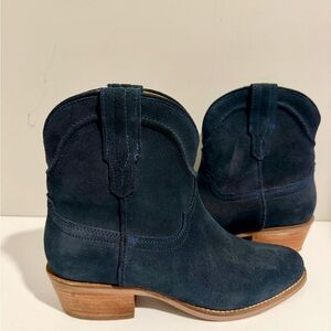 Dingo Navy Suede Ankle Booties